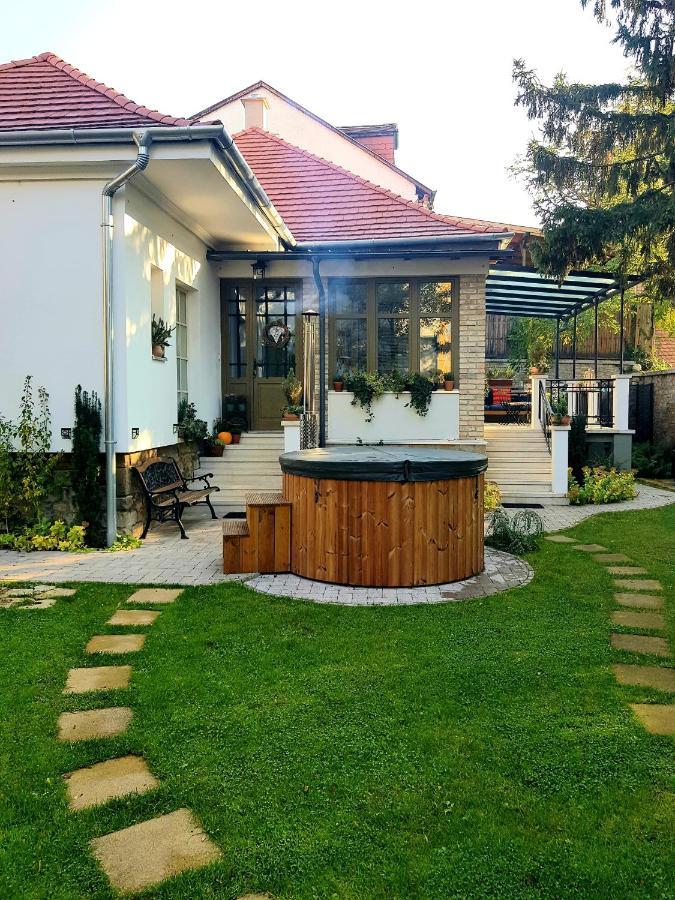 Belvarosi Kerteshaz Keszthely Εξωτερικό φωτογραφία